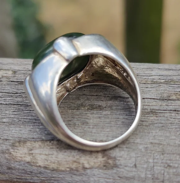 Vintage Heavy Sterling Silver Jade Ring - Picture 4 of 8
